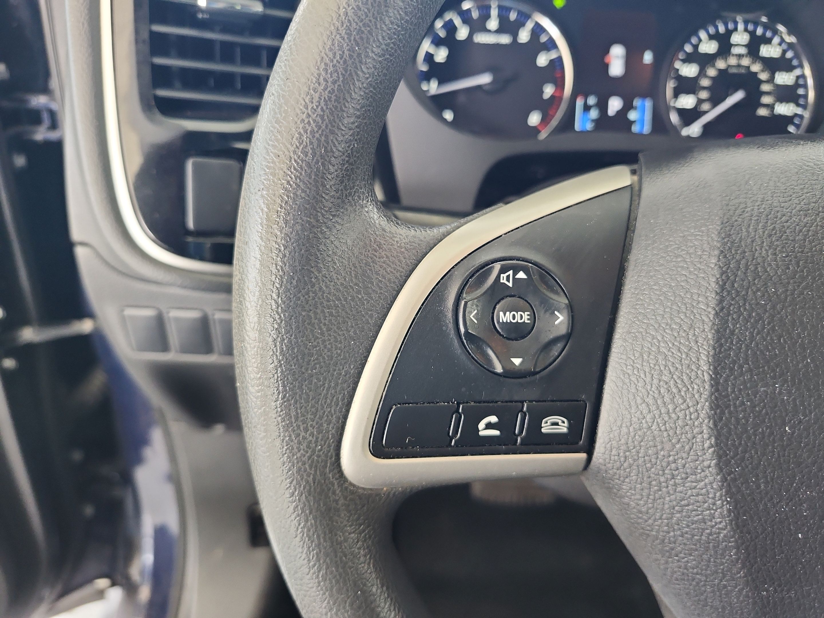Used 2020 Mitsubishi Outlander ES FWD image 13