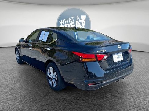 Used 2025 Nissan Altima 2.5 S FWD image 6