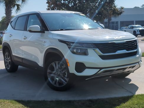 Used 2022 Kia Seltos LX image 2