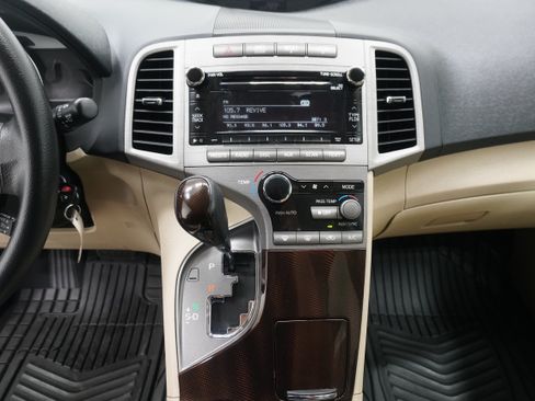 Used 2011 Toyota Venza FWD image 17