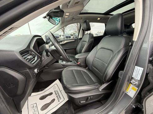 Used 2022 Ford Escape SEL w/ Technology Package image 16