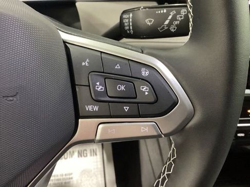 Certified 2025 Volkswagen Taos SE image 25