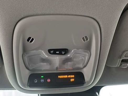 Used 2025 Chevrolet TrailBlazer LT w/ Driver Confidence Package image 29