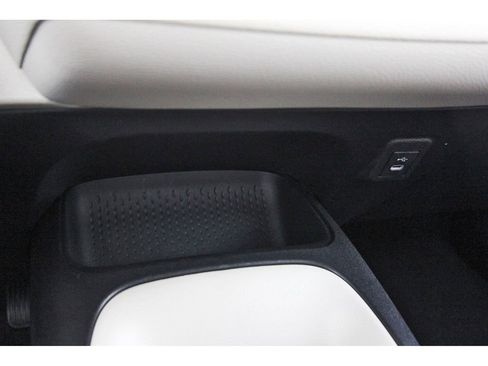 Used 2025 Toyota Corolla LE image 30