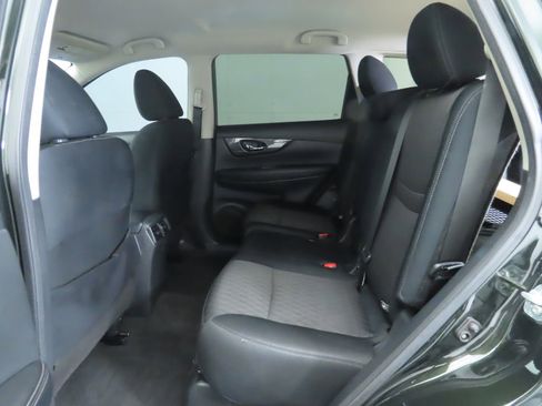 Used 2019 Nissan Rogue SV w/ Premium Package image 22