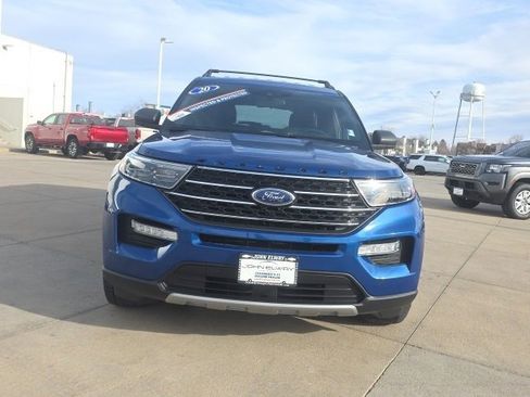 Used 2020 Ford Explorer XLT w/ Equipment Group 202A image 2