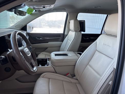 Used 2023 GMC Yukon XL Denali w/ Advanced Technology Package image 8