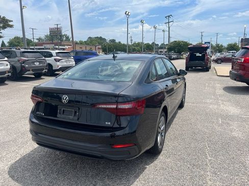 Used 2024 Volkswagen Jetta SE FWD image 4