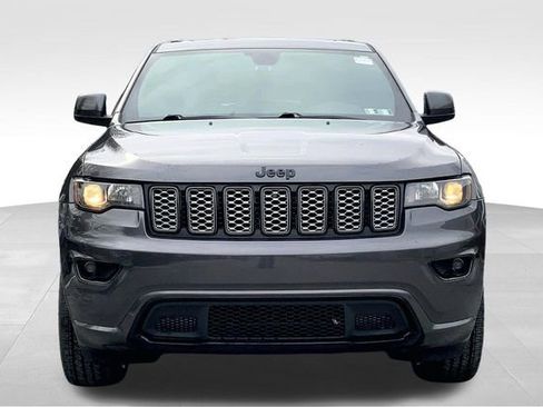 Used 2019 Jeep Grand Cherokee Altitude image 3