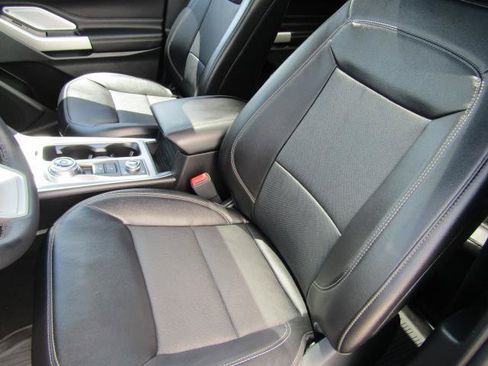 Used 2024 Ford Explorer Limited w/ Limited Technology Package AWD/4WD image 23