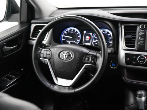 Used 2018 Toyota Highlander XLE AWD/4WD image 15