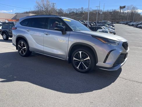 Used 2022 Toyota Highlander XSE AWD/4WD image 6