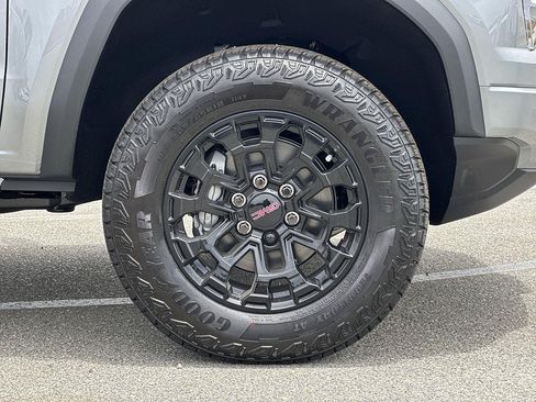 New 2026 GMC Canyon Elevation w/ LPO, Black Badging Package RWD image 30