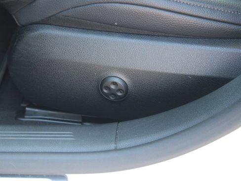 Used 2025 Mercedes-Benz E 350 Sedan image 22