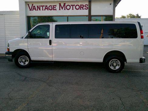 Used 2019 Chevrolet Express 3500 LT w/ LT Preferred Equipment Group image 5