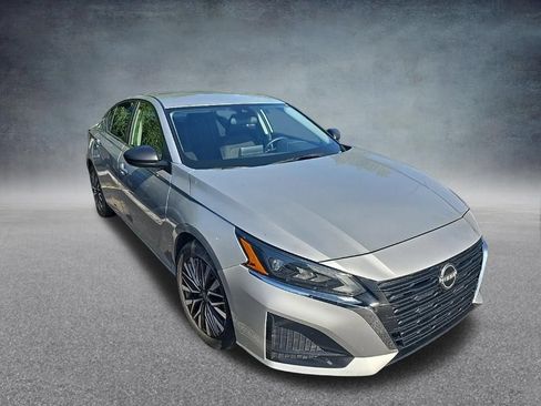 Used 2025 Nissan Altima 2.5 SV FWD image 9