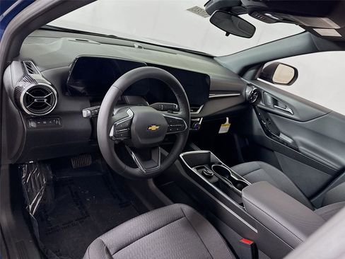 New 2026 Chevrolet Equinox LT AWD/4WD image 3