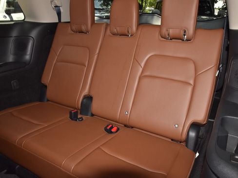 Used 2024 Nissan Pathfinder Platinum FWD image 15