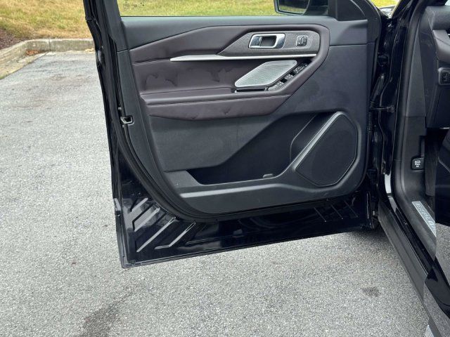 Used 2026 Ford Explorer Platinum AWD/4WD image 9
