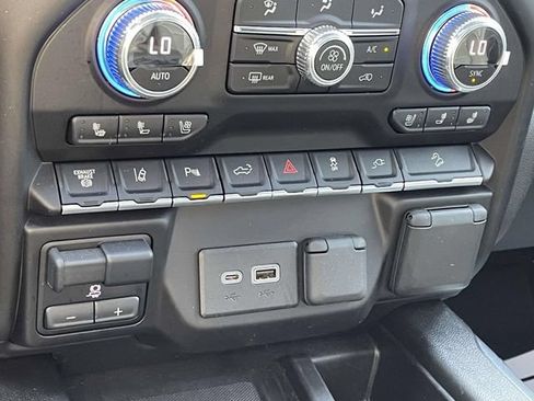 Used 2022 GMC Sierra 3500 Denali w/ Denali Ultimate Package AWD/4WD image 30
