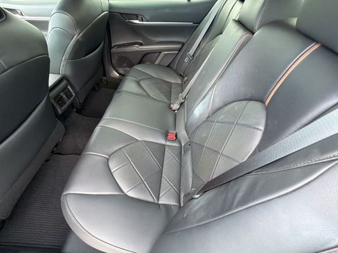 Used 2019 Toyota Camry XLE FWD image 23