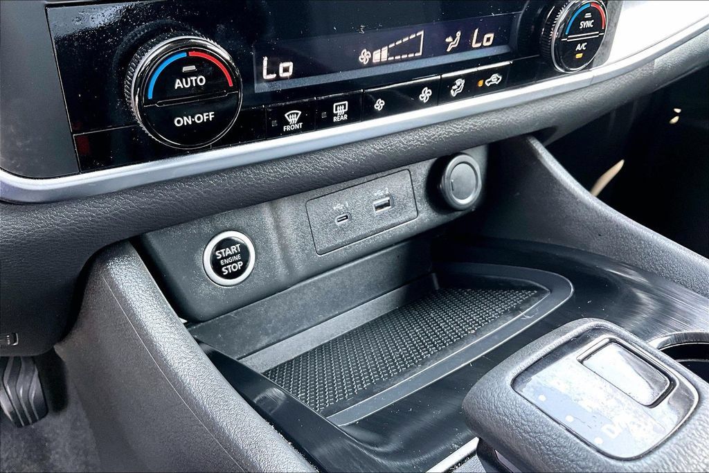 Used 2023 Nissan Rogue SV AWD/4WD image 16