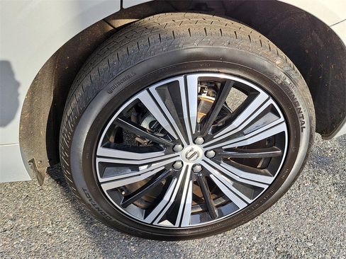 Used 2023 Volvo XC60 B5 Ultimate w/ Climate Package image 32