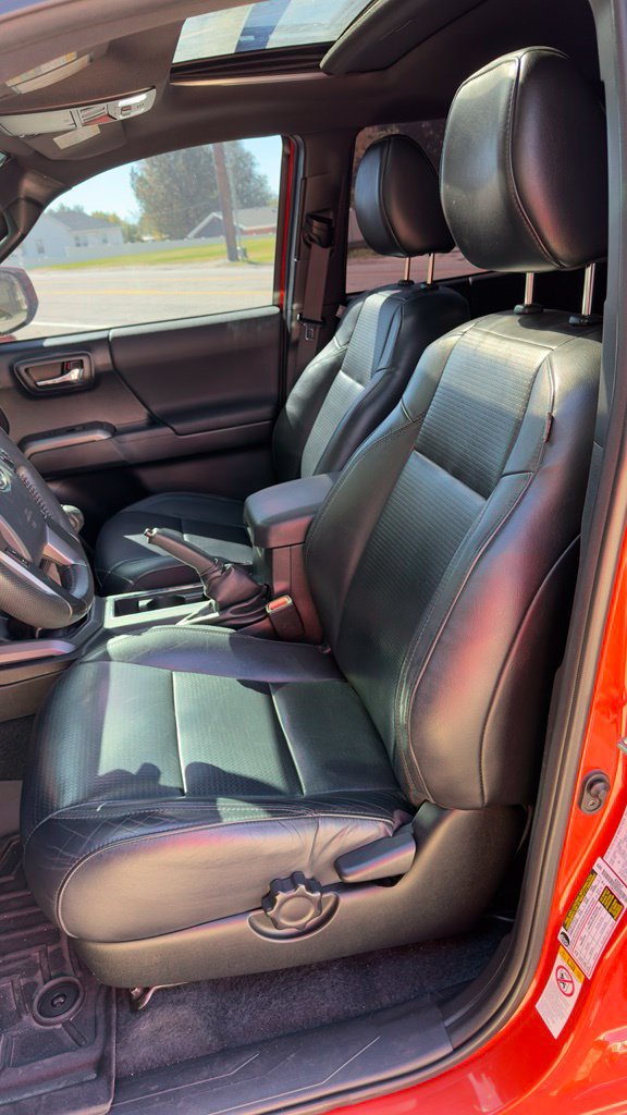 Used 2018 Toyota Tacoma TRD Off-Road AWD/4WD image 15