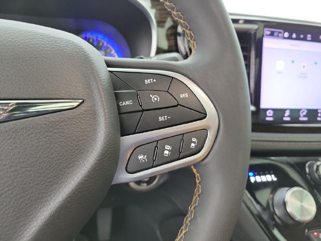 Used 2023 Chrysler Pacifica Pinnacle AWD/4WD image 23