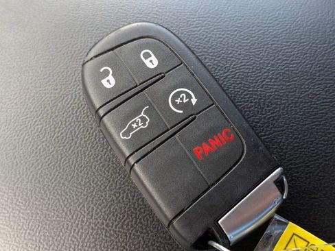 Used 2025 Dodge Durango GT RWD image 33