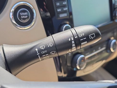 Used 2017 Nissan Rogue SL FWD image 16