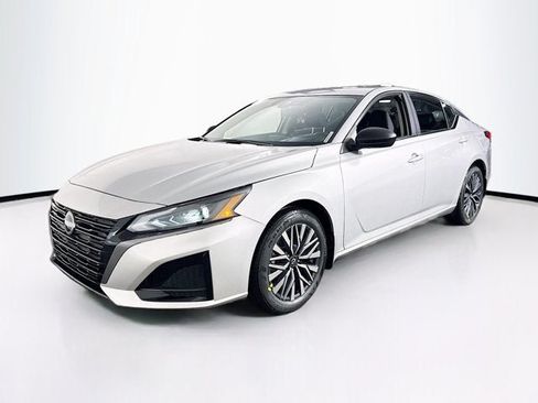 New 2026 Nissan Altima 2.5 SV FWD image 1