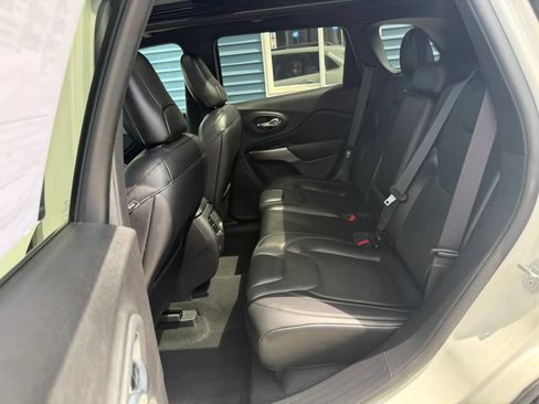 Used 2019 Jeep Cherokee High Altitude AWD/4WD image 36