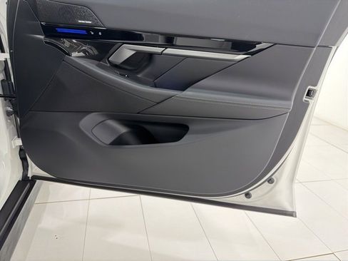 Used 2024 BMW 530i xDrive w/ Premium Package image 18