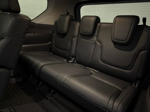 Used 2025 Nissan Armada SV image 17