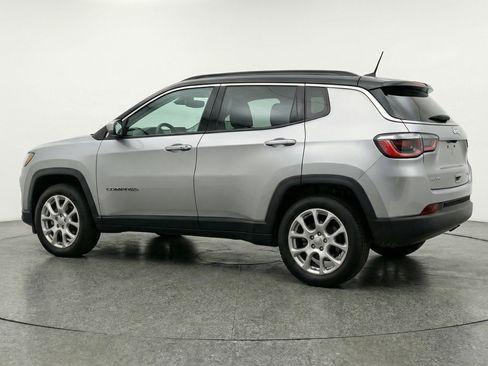 Used 2025 Jeep Compass Limited AWD/4WD image 6