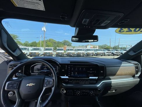 Certified 2023 Chevrolet Silverado 1500 High Country w/ High Country Premium Package AWD/4WD image 11