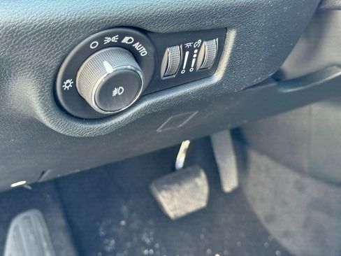 New 2026 Chrysler Pacifica Select w/ S Appearance Package image 15