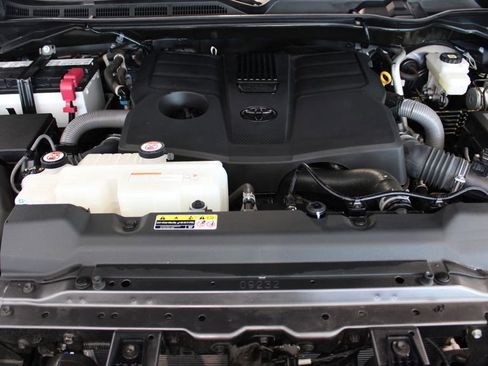Used 2023 Toyota Tundra SR5 w/ SR5 Convenience Package AWD/4WD image 9