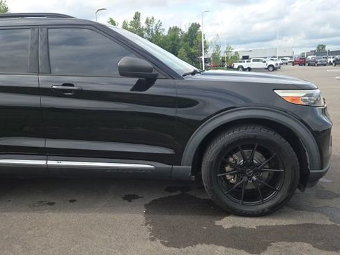 Used 2020 Ford Explorer XLT w/ Equipment Group 202A AWD/4WD image 4