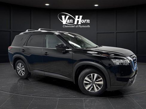 Used 2022 Nissan Pathfinder SL image 1