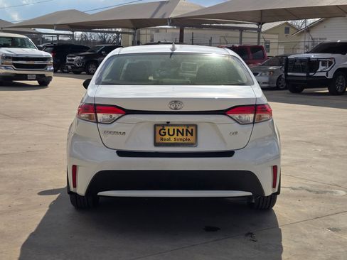 Used 2021 Toyota Corolla LE image 4