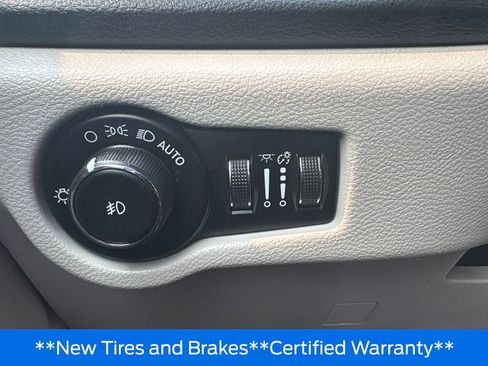 Used 2019 Chrysler Pacifica Limited FWD image 12