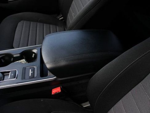 Used 2021 Ford Edge SE image 25