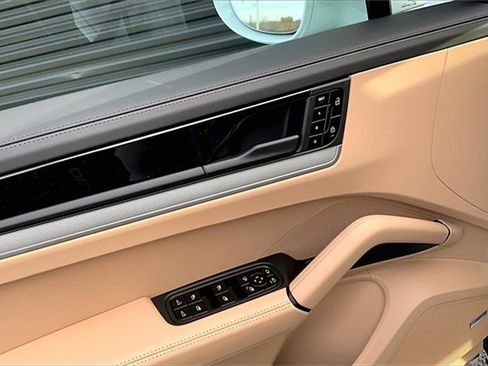 New 2026 Porsche Cayenne image 28