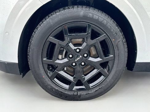 Certified 2025 Kia Carnival SX FWD image 36