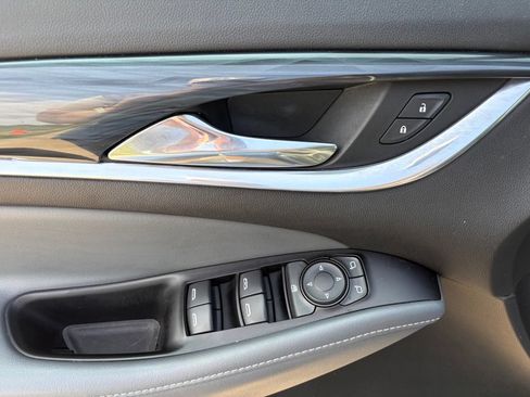 Used 2019 Buick Enclave Essence AWD/4WD image 14