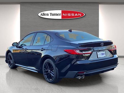 Used 2026 Toyota Camry SE image 8