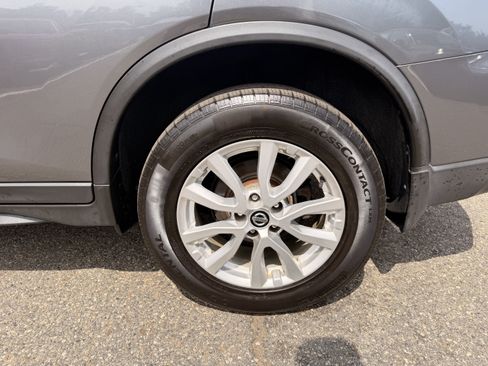Used 2019 Nissan Rogue S w/ Special Edition Package AWD/4WD image 9
