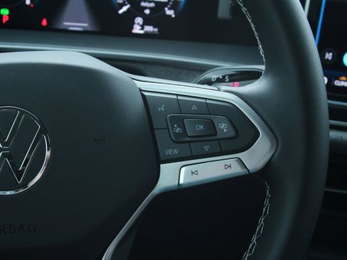 Certified 2025 Volkswagen Tiguan S image 18